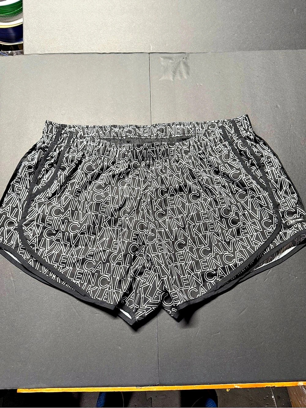Calvin Klein women’s Black & White running shorts Size XXL Like New